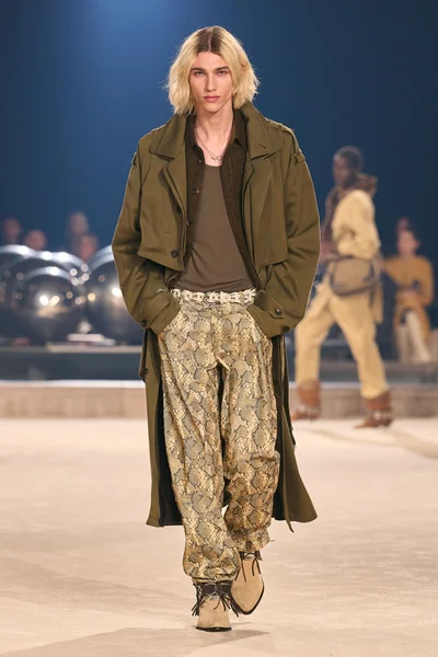 Look 18